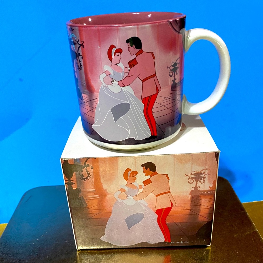 WALT DISNEY’S CLASSIC CINDERELLA VTG 1990’s DISNEY STORE EXCLUSIVE CERAMIC MUG